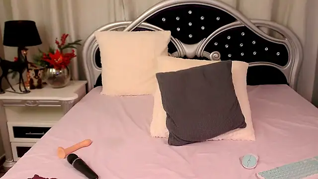 Snapshot of JessieePink chatting on 12/13/24, 11:39 JessieePink online show from 12/13/24, 11:39