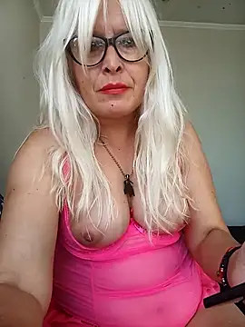 Snapshot of Rousmk1 chatting on 02/20/25, 01:30 Rousmk1 online show from 02/20/25, 01:30