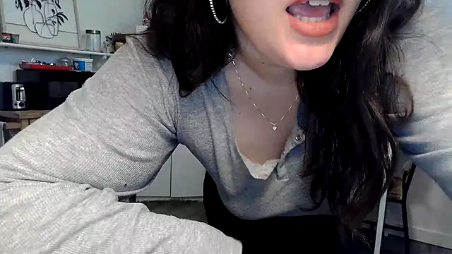 Snapshot of Kittyymaze1 chatting on 02/04/26, 01:06 Kittyymaze1 online show from 02/04/26, 01:06