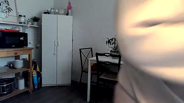 Snapshot of Kittyymaze1 chatting on 03/04/26, 12:44 Kittyymaze1 online show from 03/04/26, 12:44