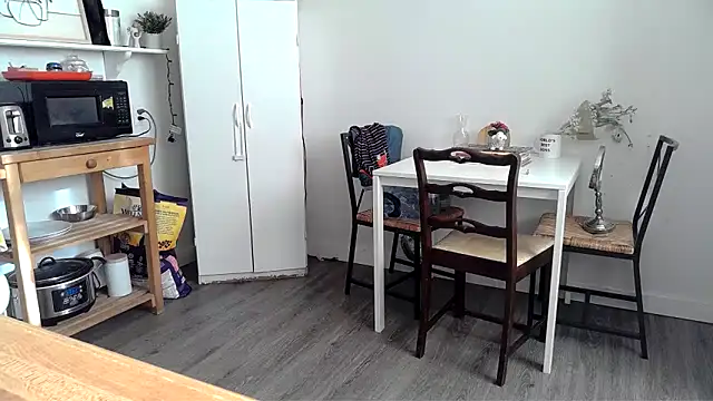 Snapshot of Kittyymaze1 chatting on 03/24/26, 12:43 Kittyymaze1 online show from 03/24/26, 12:43