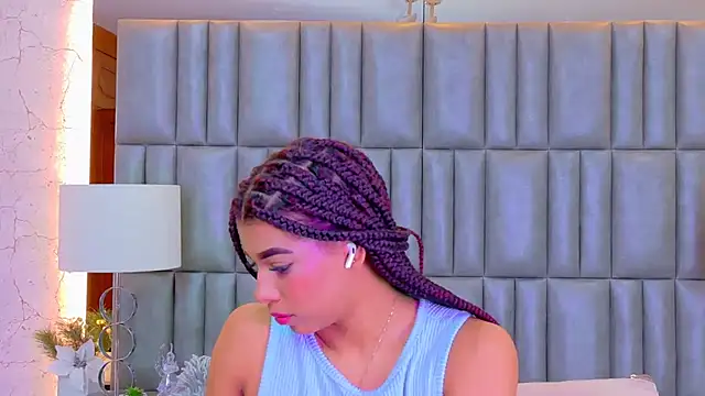 TiaraRosse online show from 06/25/26, 01:48