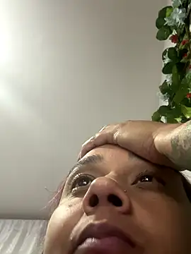 Cafeziitha02 online show from 10/23/25, 05:29