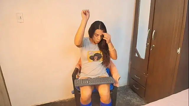 Oh Tique online show from 10/22/25, 06:51