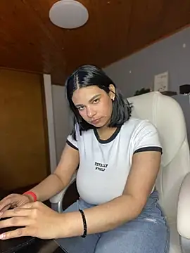 Snapshot of Isabella_boobd chatting on 01/03/25, 01:03 Isabella boobd online show from 01/03/25, 01:03