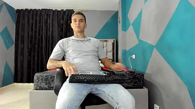 Snapshot of simookeler chatting on 02/19/25, 06:22 simookeler online show from 02/19/25, 06:22