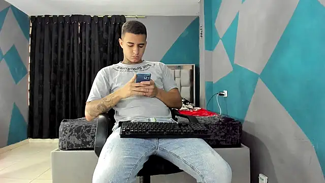 Snapshot of simookeler chatting on 02/19/25, 08:10 simookeler online show from 02/19/25, 08:10