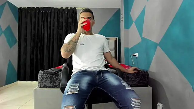 Snapshot of simookeler chatting on 02/21/25, 03:56 simookeler online show from 02/21/25, 03:56