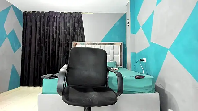 Snapshot of simookeler chatting on 03/11/25, 06:00 simookeler online show from 03/11/25, 06:00