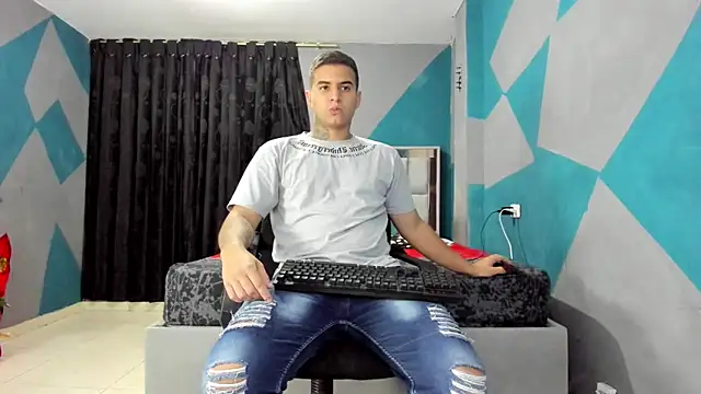 Snapshot of simookeler chatting on 03/14/25, 11:43 simookeler online show from 03/14/25, 11:43