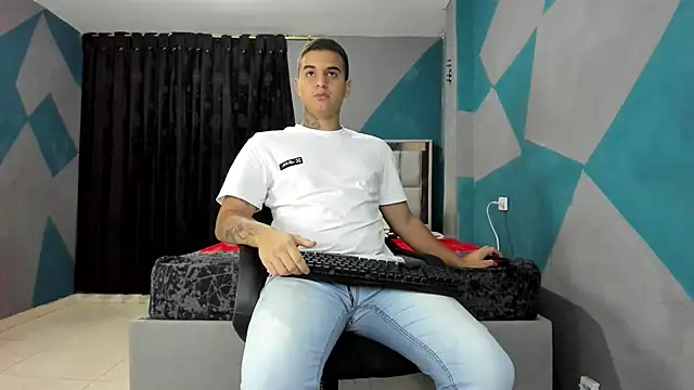 Snapshot of simookeler chatting on 03/16/25, 05:58 simookeler online show from 03/16/25, 05:58