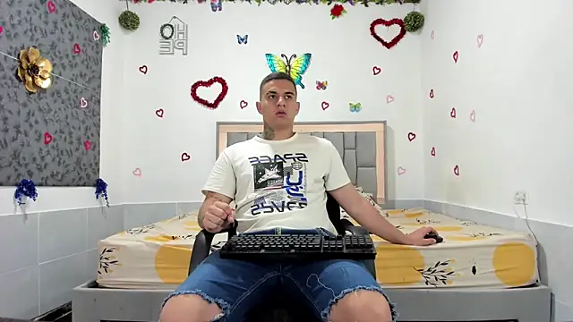 Snapshot of simookeler chatting on 09/11/25, 12:55 simookeler online show from 09/11/25, 12:55