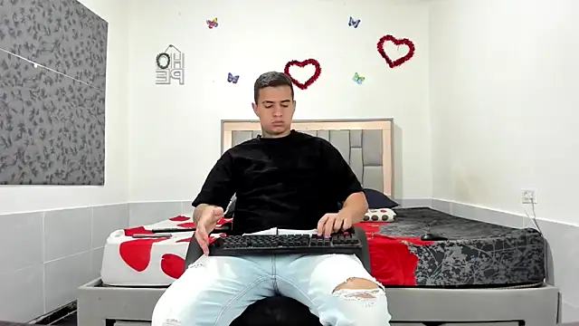 Snapshot of simookeler chatting on 10/07/25, 11:18 simookeler online show from 10/07/25, 11:18