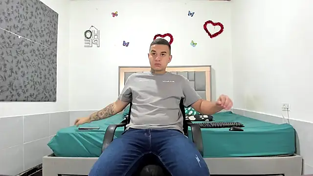 Snapshot of simookeler chatting on 10/13/25, 03:23 simookeler online show from 10/13/25, 03:23