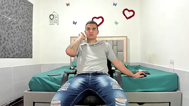 Snapshot of simookeler chatting on 10/17/25, 12:52 simookeler online show from 10/17/25, 12:52