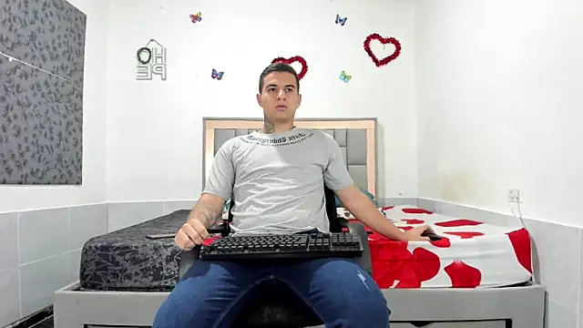 Snapshot of simookeler chatting on 10/28/25, 05:26 simookeler online show from 10/28/25, 05:26