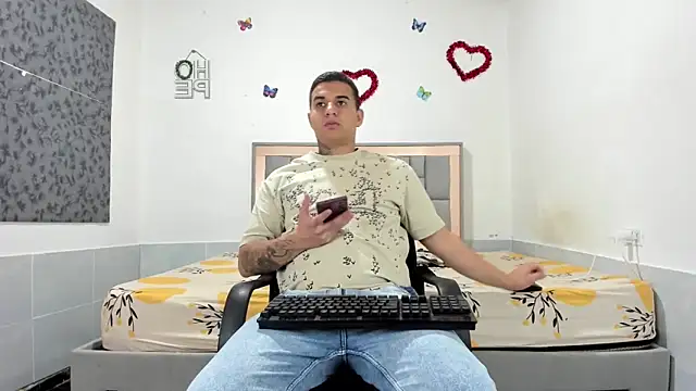 Snapshot of simookeler chatting on 11/14/25, 07:23 simookeler online show from 11/14/25, 07:23