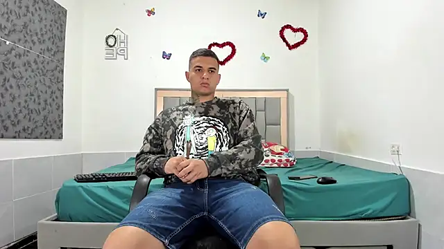 Snapshot of simookeler chatting on 11/19/25, 12:10 simookeler online show from 11/19/25, 12:10