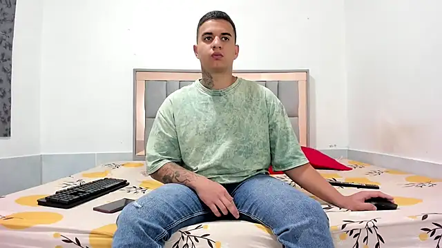 Snapshot of simookeler chatting on 11/22/25, 10:09 simookeler online show from 11/22/25, 10:09