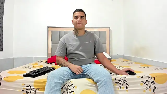 Snapshot of simookeler chatting on 11/23/25, 10:53 simookeler online show from 11/23/25, 10:53