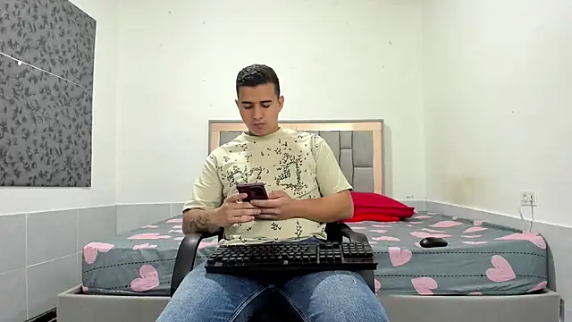 Snapshot of simookeler chatting on 11/30/25, 03:54 simookeler online show from 11/30/25, 03:54