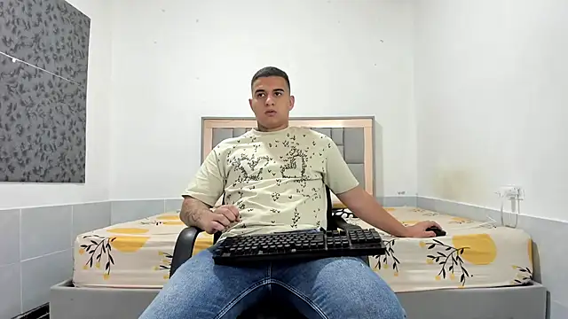 Snapshot of simookeler chatting on 01/11/26, 12:15 simookeler online show from 01/11/26, 12:15