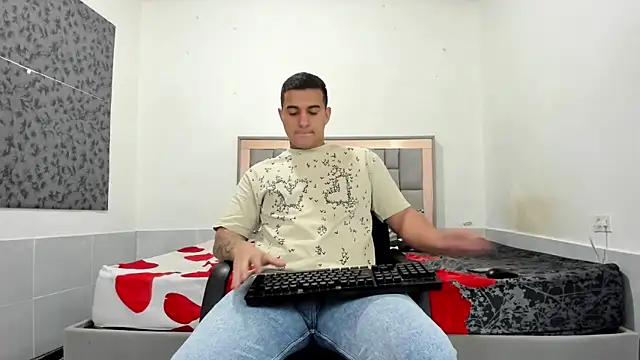 Snapshot of simookeler chatting on 03/06/26, 11:17 simookeler online show from 03/06/26, 11:17