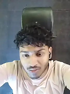 Snapshot of heartless__95 chatting on 11/23/25, 02:22 heartless 95 online show from 11/23/25, 02:22