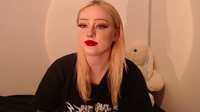 Snapshot of chloe_levine chatting on 09/10/25, 11:05 chloe levine online show from 09/10/25, 11:05