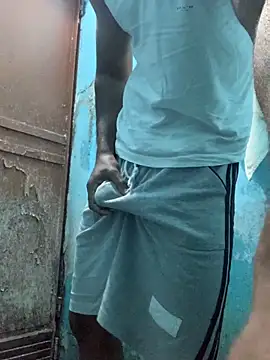 Snapshot of Vampire_xoxo chatting on 12/10/24, 04:27 Vampire xoxo online show from 12/10/24, 04:27