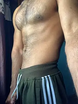 Snapshot of Vampire_xoxo chatting on 12/12/24, 08:03 Vampire xoxo online show from 12/12/24, 08:03