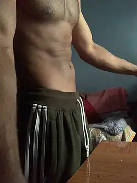 Snapshot of Vampire_xoxo chatting on 12/29/24, 03:22 Vampire xoxo online show from 12/29/24, 03:22