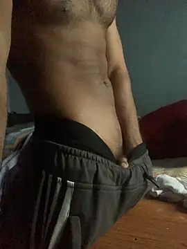 Snapshot of Vampire_xoxo chatting on 01/04/25, 03:29 Vampire xoxo online show from 01/04/25, 03:29