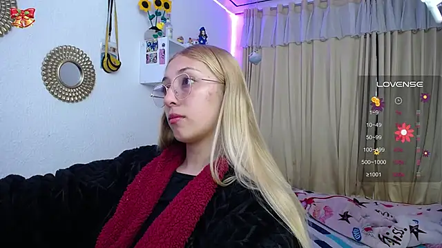 Snapshot of Soffy-brooks chatting on 03/20/25, 10:10 Soffy-brooks online show from 03/20/25, 10:10