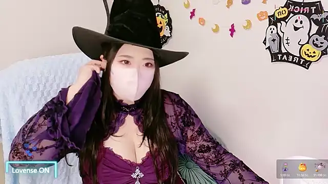 yukinko o  online show from 10/31/25, 12:06