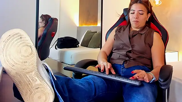 alma fenix online show from 11/04/25, 12:26