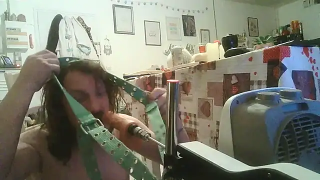 cyril020202 online show from 11/04/25, 10:31