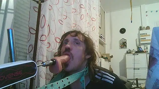 cyril020202 online show from 11/19/25, 08:25