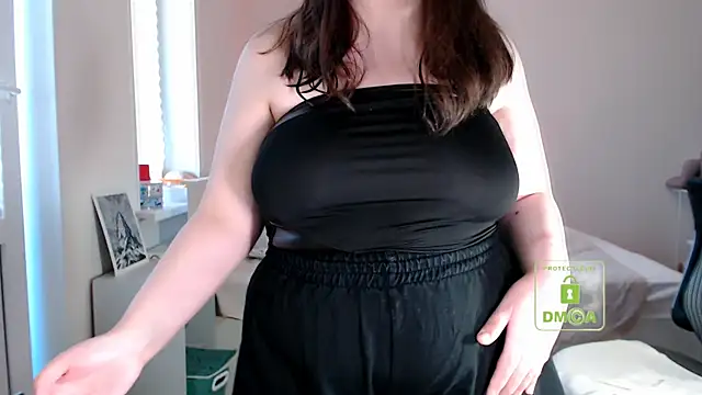 Snapshot of cute_and_hot chatting on 03/07/26, 02:47 cute and hot online show from 03/07/26, 02:47