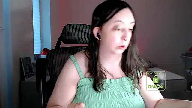 Snapshot of cute_and_hot chatting on 03/10/26, 03:17 cute and hot online show from 03/10/26, 03:17