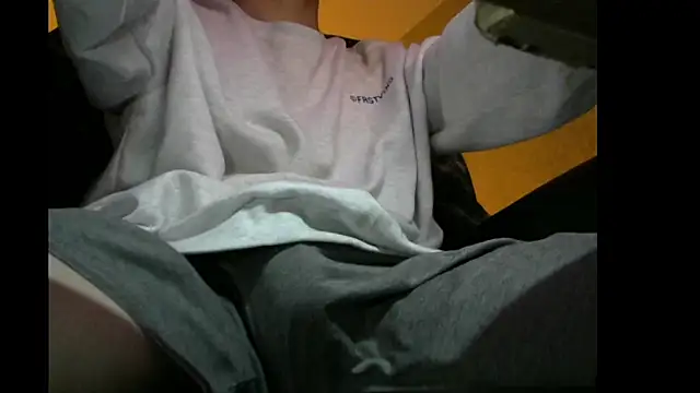 Snapshot of Ray175oo chatting on 02/03/25, 04:20 Ray175oo online show from 02/03/25, 04:20