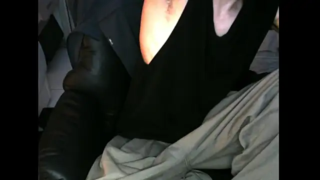 Snapshot of Ray175oo chatting on 11/25/25, 06:19 Ray175oo online show from 11/25/25, 06:19