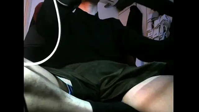 Snapshot of Ray175oo chatting on 11/28/25, 06:21 Ray175oo online show from 11/28/25, 06:21