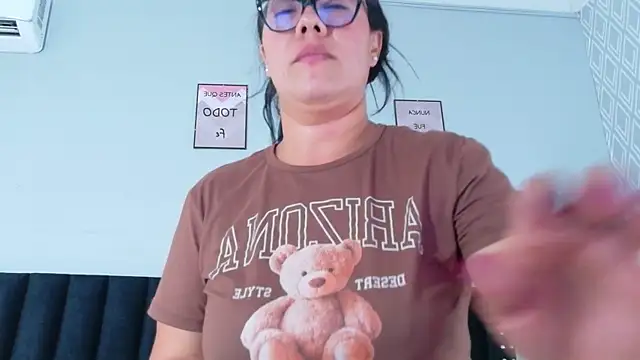 hotlatinateacher online show from 05/11/26, 07:00