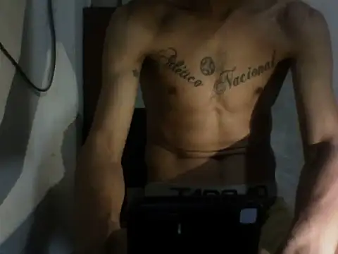 Snapshot of Delgadomx chatting on 11/04/25, 05:17 Delgadomx online show from 11/04/25, 05:17