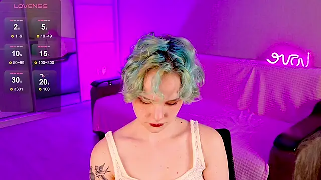 Snapshot of School_Love chatting on 03/10/25, 01:10 School Love online show from 03/10/25, 01:10