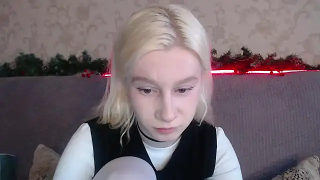 Snapshot of EnigmaSee chatting on 02/06/26, 02:49 EnigmaSee online show from 02/06/26, 02:49