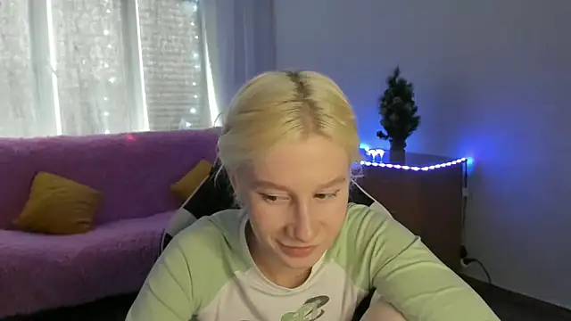 Snapshot of EnigmaSee chatting on 02/10/26, 04:05 EnigmaSee online show from 02/10/26, 04:05