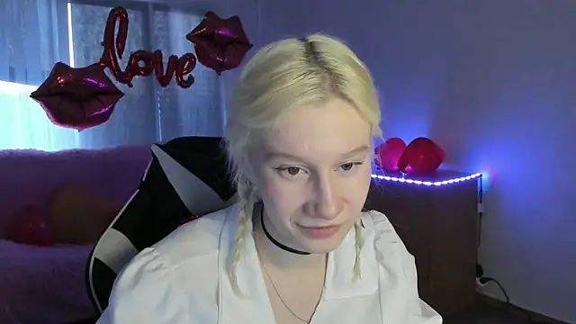 Snapshot of EnigmaSee chatting on 02/14/26, 01:35 EnigmaSee online show from 02/14/26, 01:35