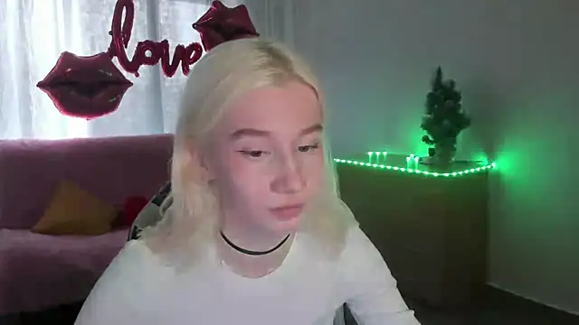 Snapshot of EnigmaSee chatting on 02/24/26, 09:40 EnigmaSee online show from 02/24/26, 09:40